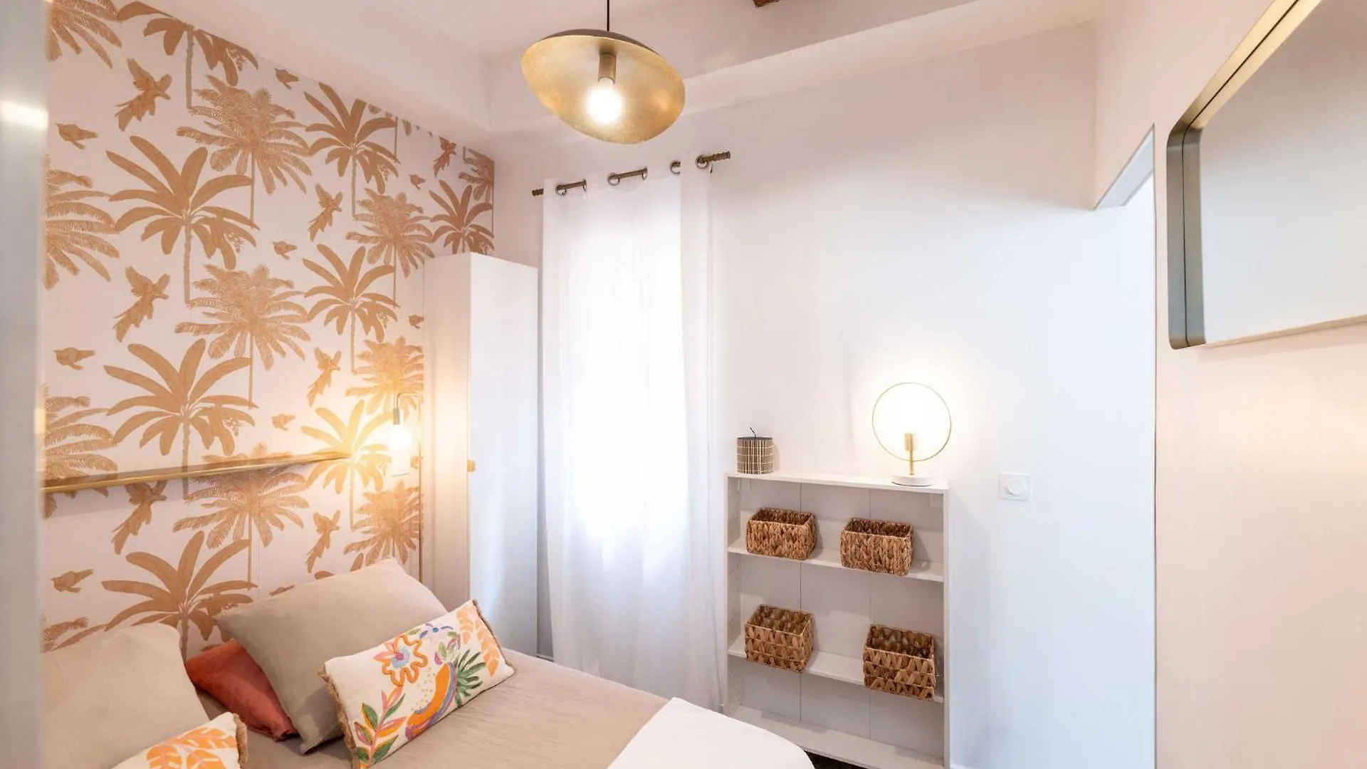 Saint Tropez - Old Village - Modern & Cosy Apartments