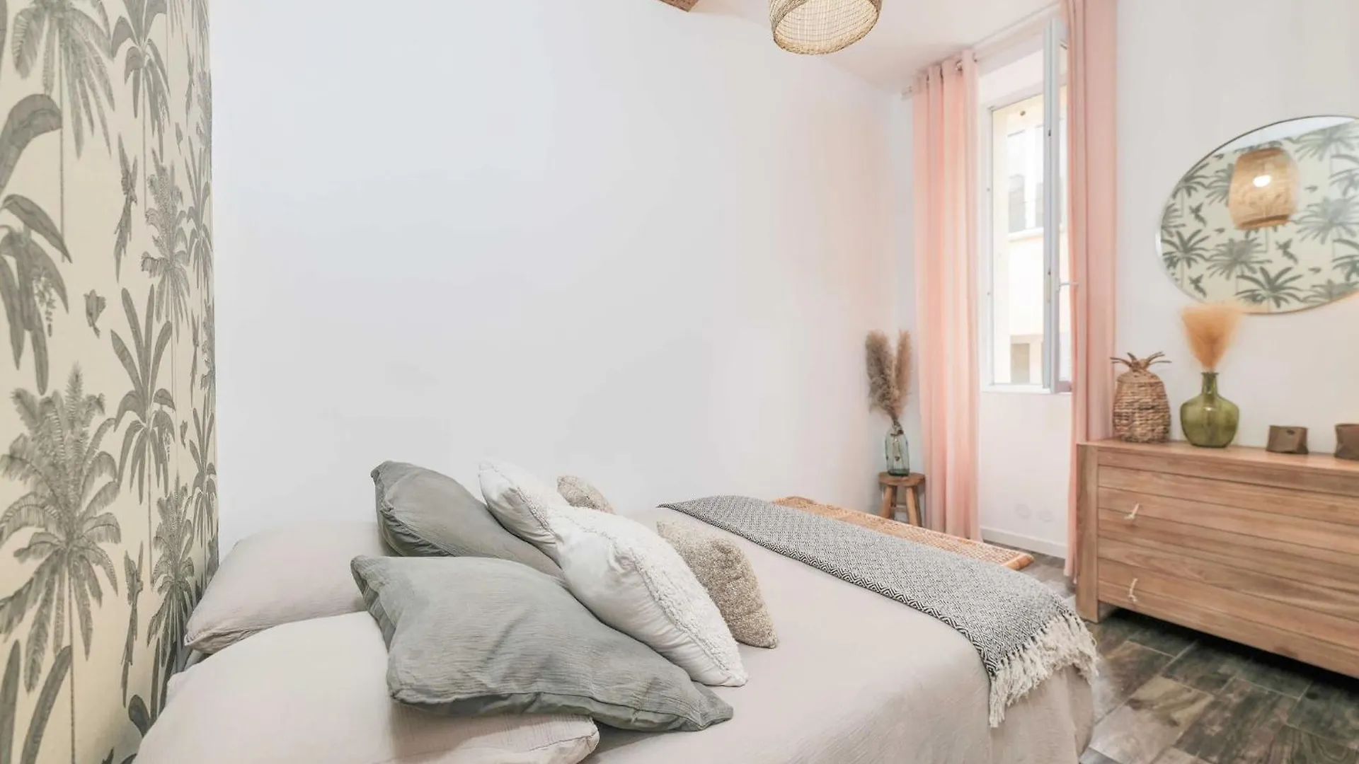 Saint Tropez - Old Village - Modern & Cosy Apartments 0*, Saint-Tropez